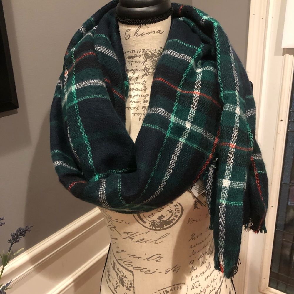 💜Big  scarf green plaid 4/20.00